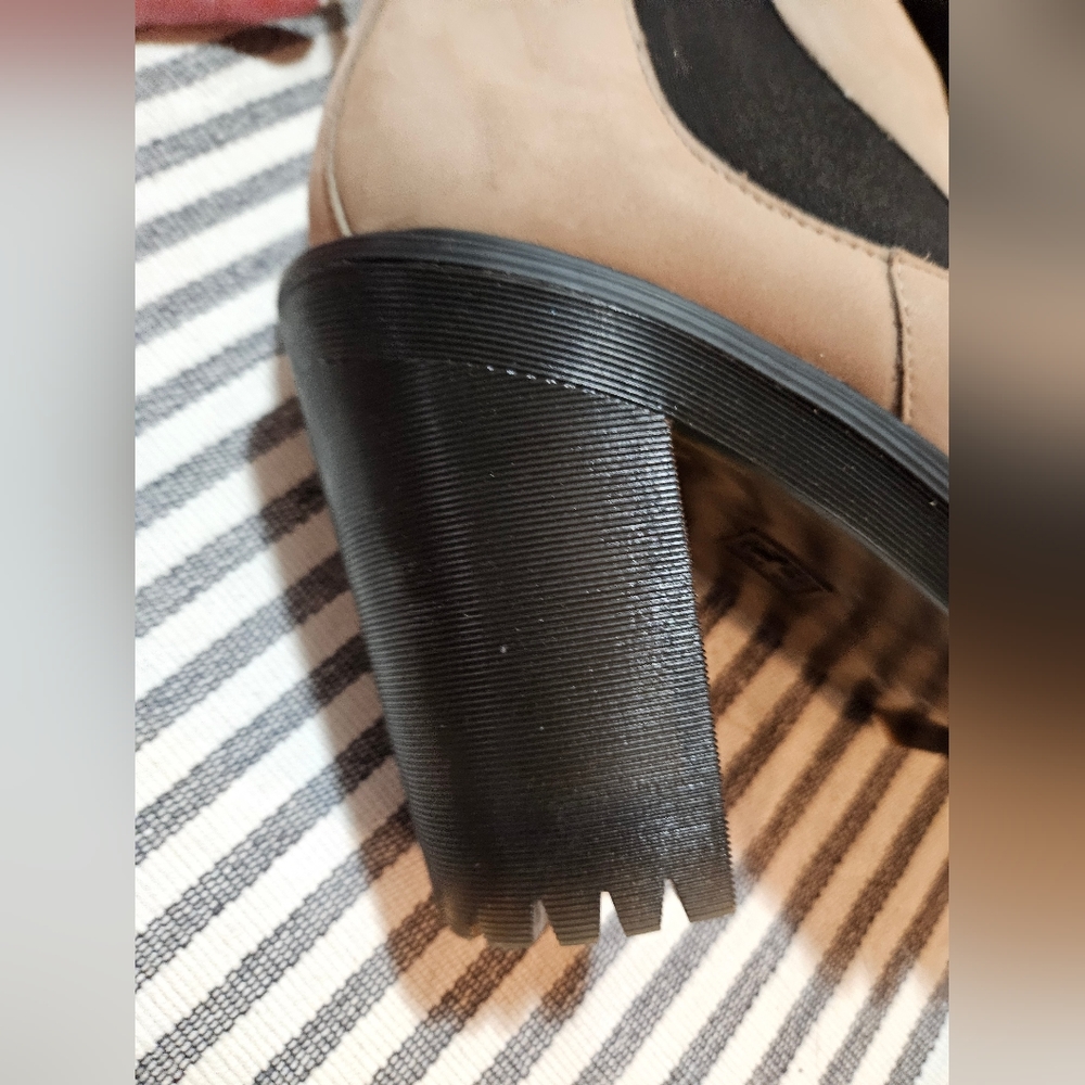 EUC Dr. Marten heel boots- 9 - Picture 3 of 13